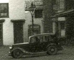 1947 Phone Box